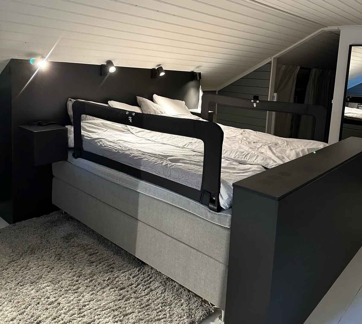 Köp Sängskydd SafetyBedrail Love XL passar alla sängar!