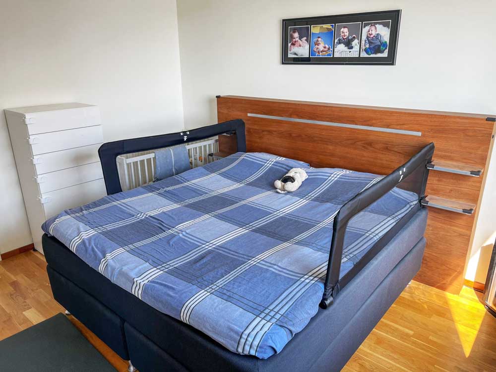 Köp Sängskydd SafetyBedrail Love XL passar alla sängar!